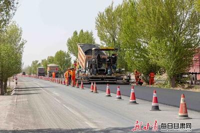 張掖:國道312線公路養(yǎng)護工程加緊施工