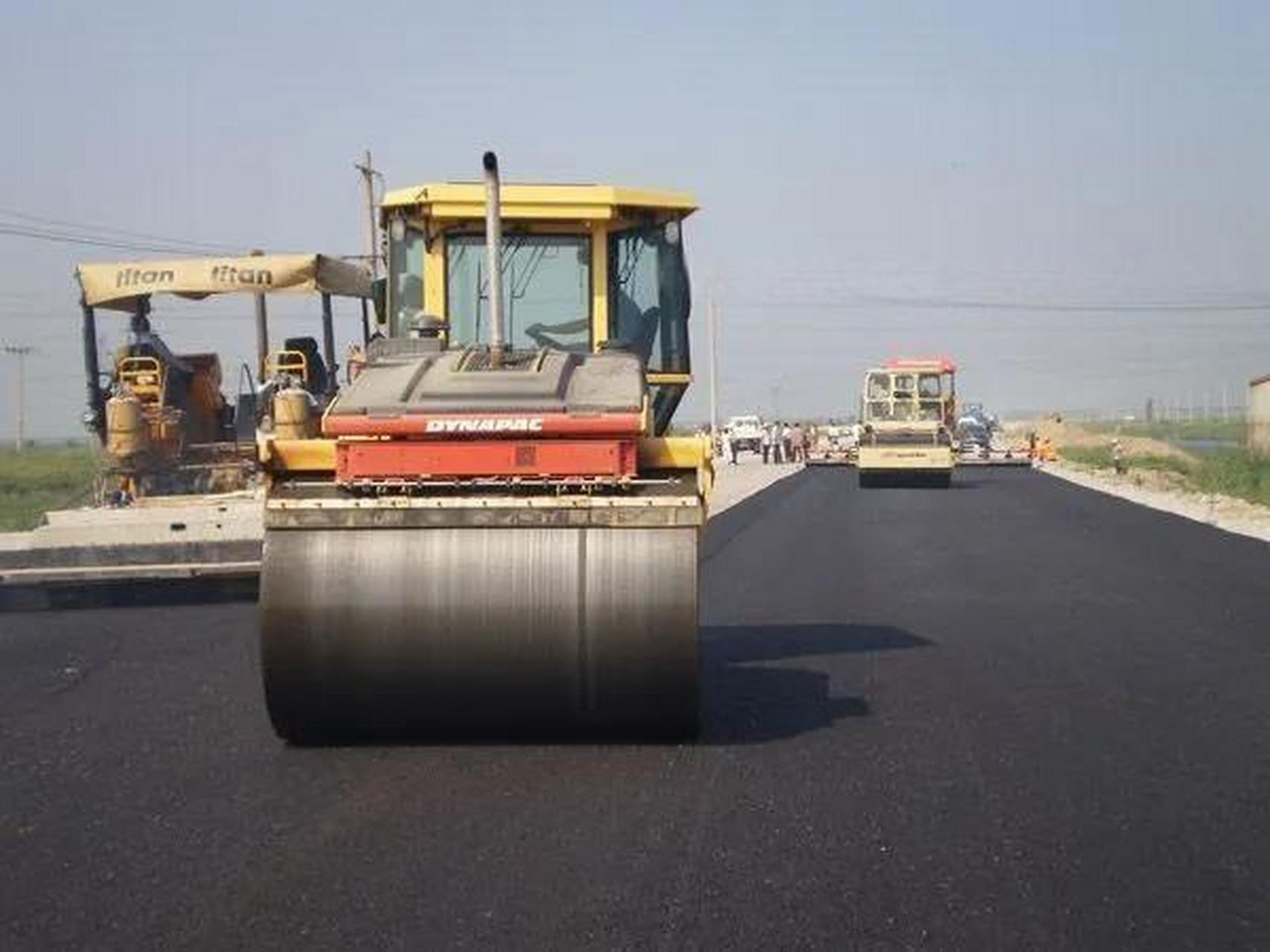 水泥路壽命更長，為何高速公路偏好瀝青路面？